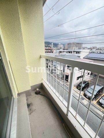 物件内観写真17　(開放的で明るい空間を演出してくれるバルコニーです)