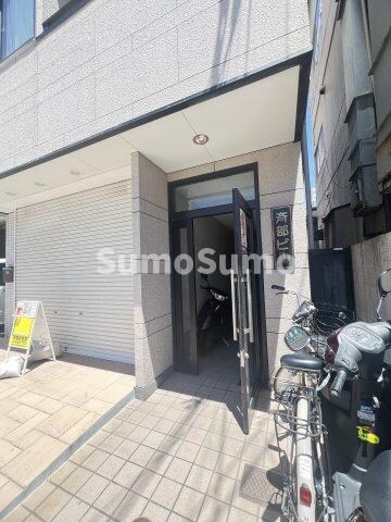 物件外観写真2　(清潔なエントランスです)