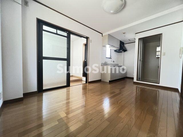 物件内観写真6　(ゆったり過ごせる居間です)