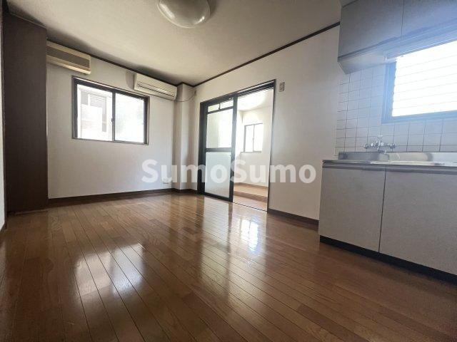 物件内観写真20　(ゆったりとした居間です)