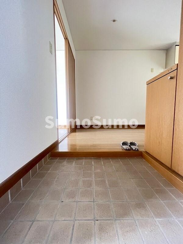 物件内観写真3　(シンプルで使いやすい玄関です)