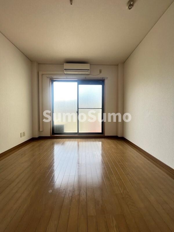 物件内観写真4　(ゆったり過ごせるリビングです)