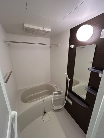 物件内観写真7　(きれいなお風呂です)