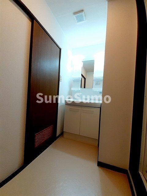 物件内観写真8　(コンパクトで使いやすい洗面所)