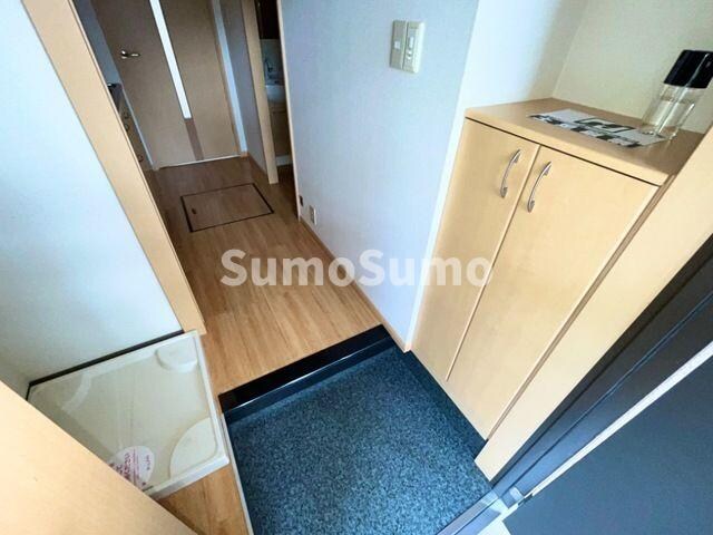 物件内観写真2　(明るい玄関です)