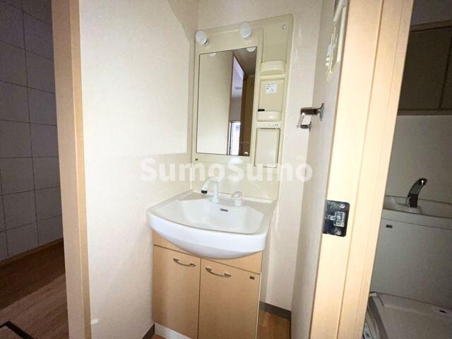 物件内観写真8　(忙しい朝には欠かせない洗面所です)