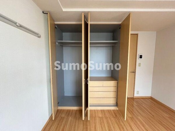 収納(小物を収納するのに便利です)