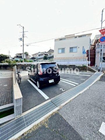物件外観写真3　(駐車場完備です)