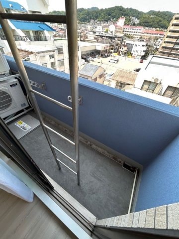 物件内観写真9　(暖かな日差しのふりそそぐバルコニー)