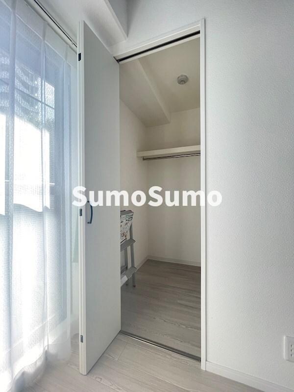 物件内観写真13　(大きなスペースがあり、収納には困りません)