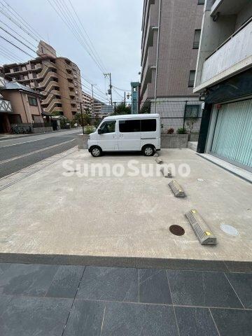 物件外観写真4　(駐車場に車を止められます)