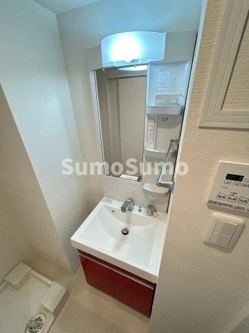 物件内観写真16　(独立洗面台、朝の身支度には欠かせません)