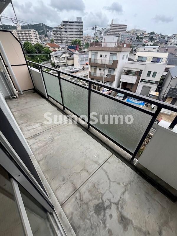 物件内観写真7　(外からの目が気にならないバルコニーで洗濯物が干せます)