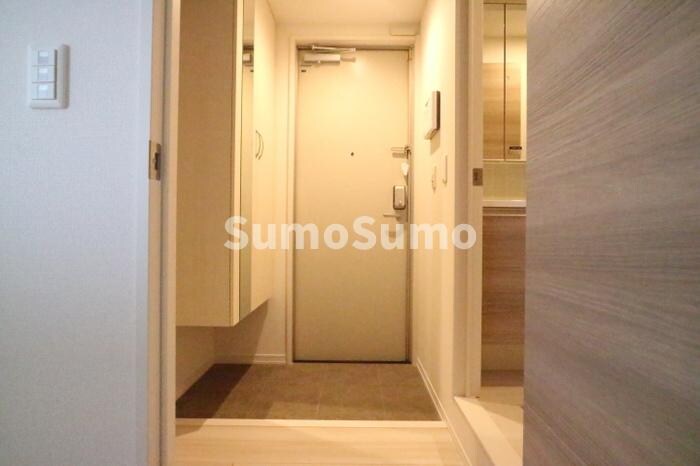 物件内観写真2　(シンプルで使いやすい玄関です)