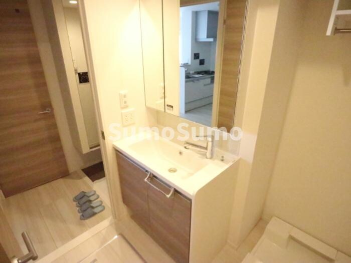 物件内観写真11　(忙しい朝には欠かせない洗面所です)