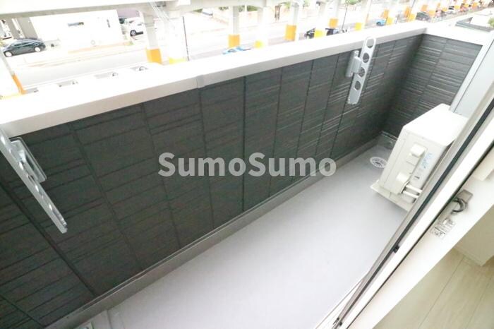 物件内観写真17　(暖かな日差しのふりそそぐバルコニー)