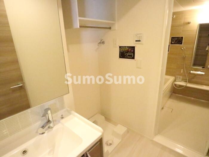 物件内観写真24　(ゆったりとスペースのある洗面所)