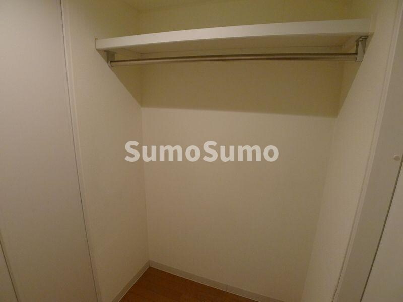 物件内観写真8　(収納豊富です)