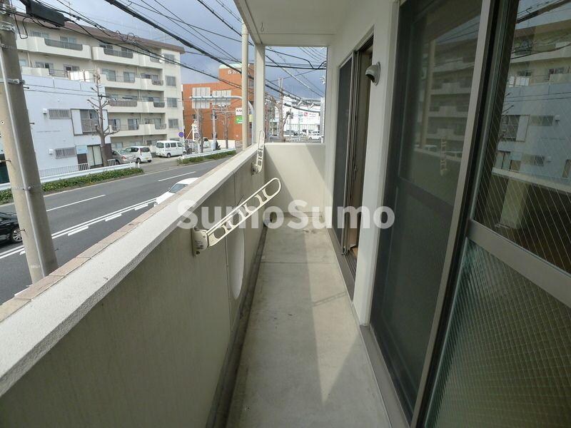 物件内観写真17　(暖かな日差しのふりそそぐバルコニー)