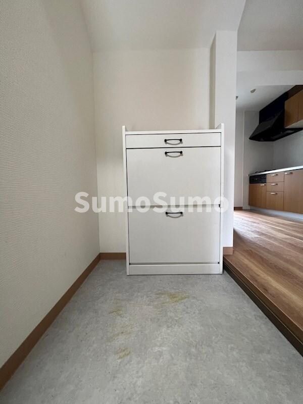 物件内観写真5　(収納もある玄関です)