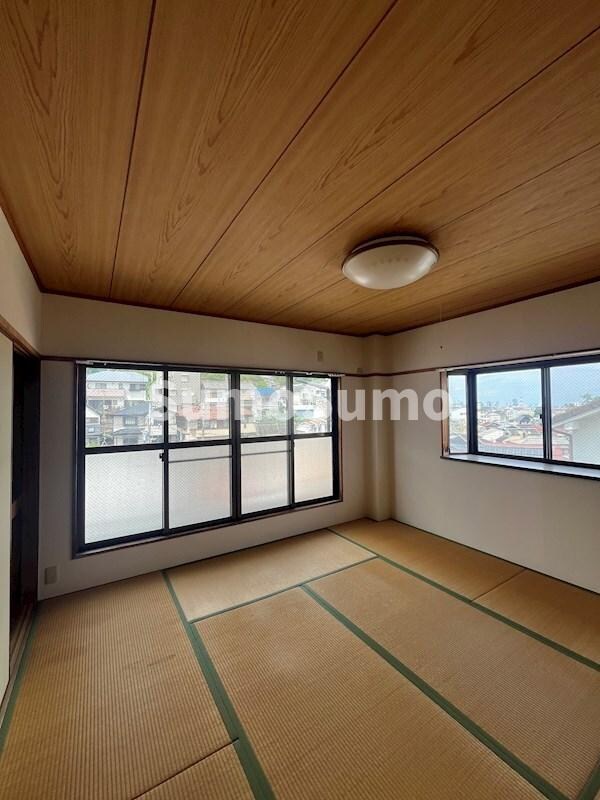 寝室(落ち着いて過ごせるお部屋なので、寝室にいかがでしょうか)