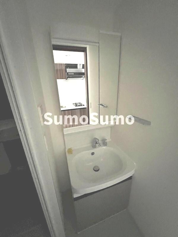 物件内観写真16　(広い洗面スペース)