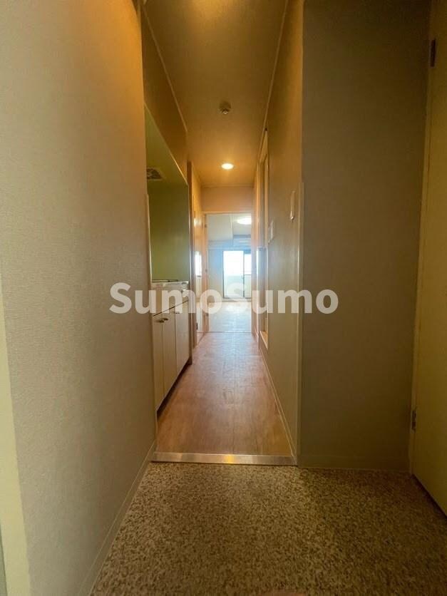 物件内観写真3　(明るい玄関です)