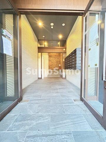 物件外観写真2　(落ち着いたロビーです)