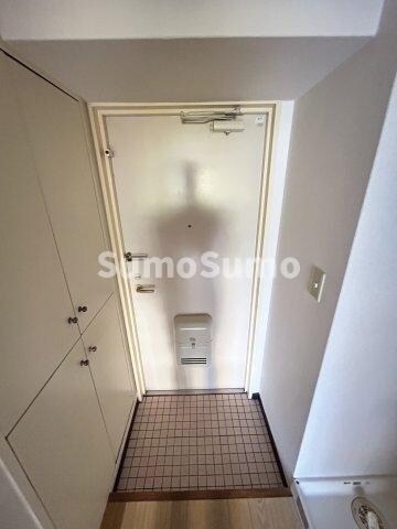 物件内観写真4　(落ち着いた玄関です)