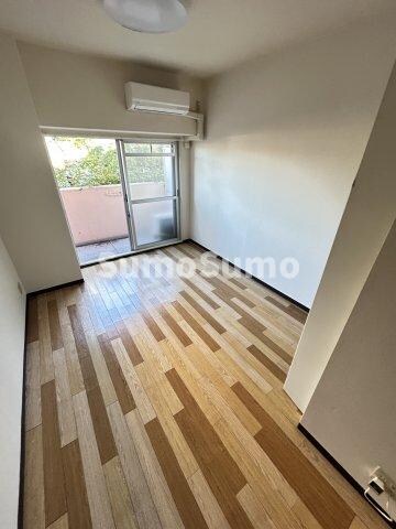 物件内観写真7　(使い勝手のいい寝室です)