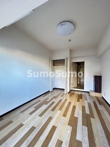 物件内観写真19　(個人の部屋や寝室として使える洋室です)