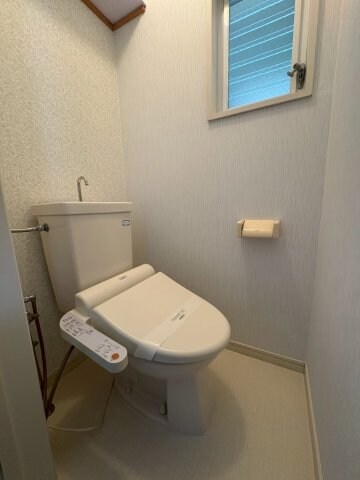 物件内観写真10　(清潔感のあるトイレです)