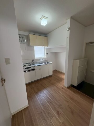 物件内観写真15　(ゆったりとした居間です)