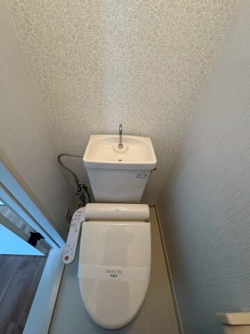 物件内観写真18　(シンプルで使いやすいトイレです)