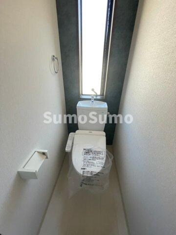 物件内観写真6　(落ち着いた色調のトイレです)