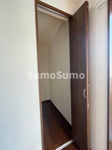 物件内観写真8　(収納豊富です)