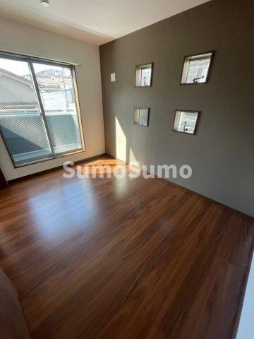 物件内観写真9　(ゆったりとした居間です)