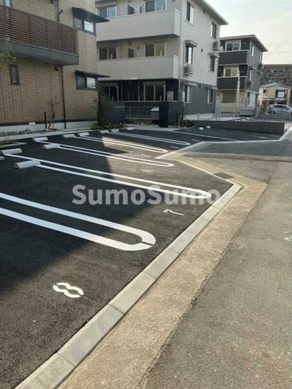 駐車場(駐車場に車を止められます)