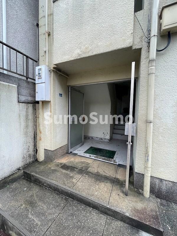 物件外観写真2　(エントランスです)