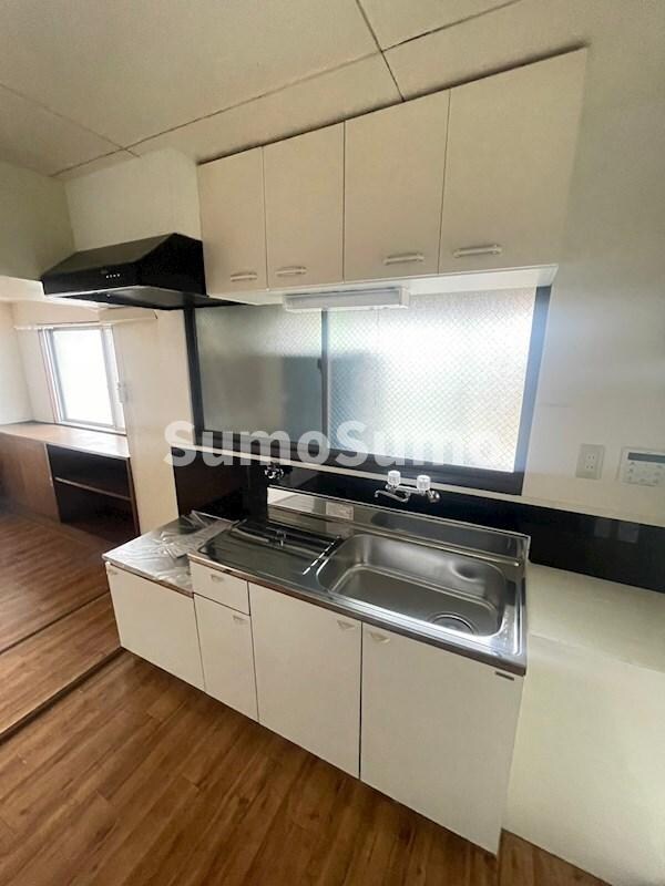 物件内観写真5　(コンパクトなキッチンで掃除もラクラク)