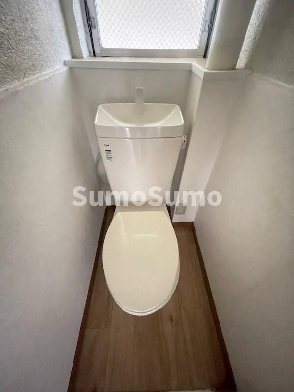 トイレ(落ち着いた色調のトイレです)