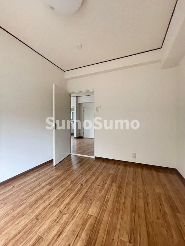 物件内観写真20　(開放的な寝室です)