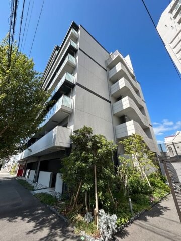 物件外観写真1　(外観は落ち着いています)