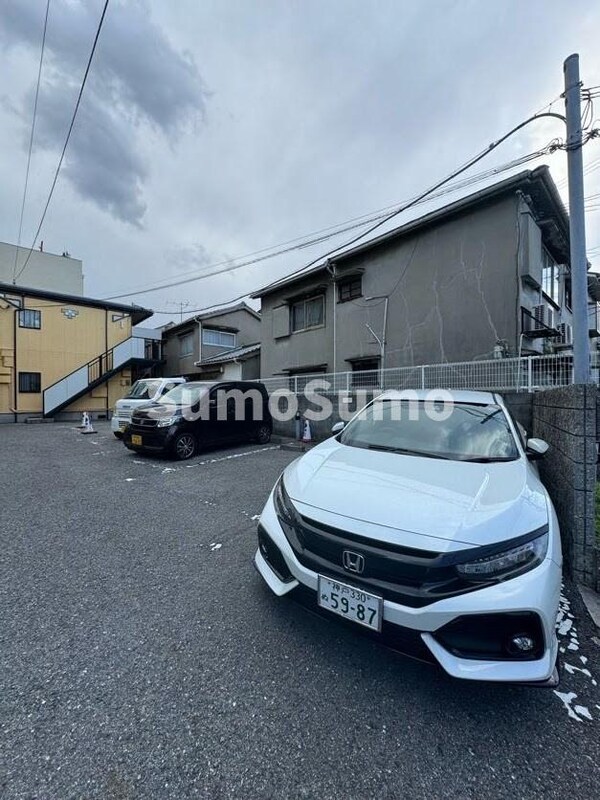 駐車場(駐車場に車を止められます)