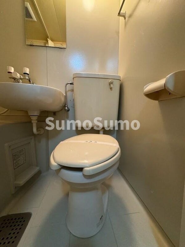 トイレ(コンパクトで使いやすいトイレです)