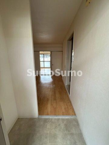 物件内観写真5　(シンプルで使いやすい玄関です)