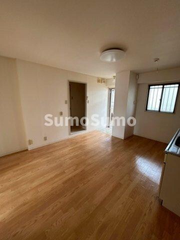 物件内観写真6　(ゆったりとしたリビングです)