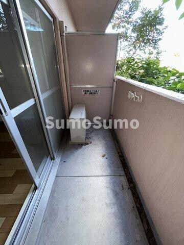 物件内観写真12　(お洗濯にも便利なバルコニー付き)