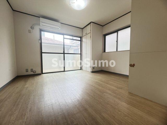 物件内観写真10　(ゆったりとしたリビングです)