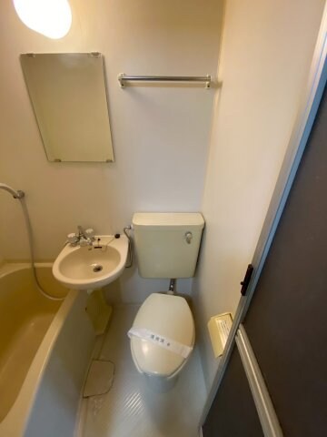 物件内観写真9　(落ち着いたトイレです)